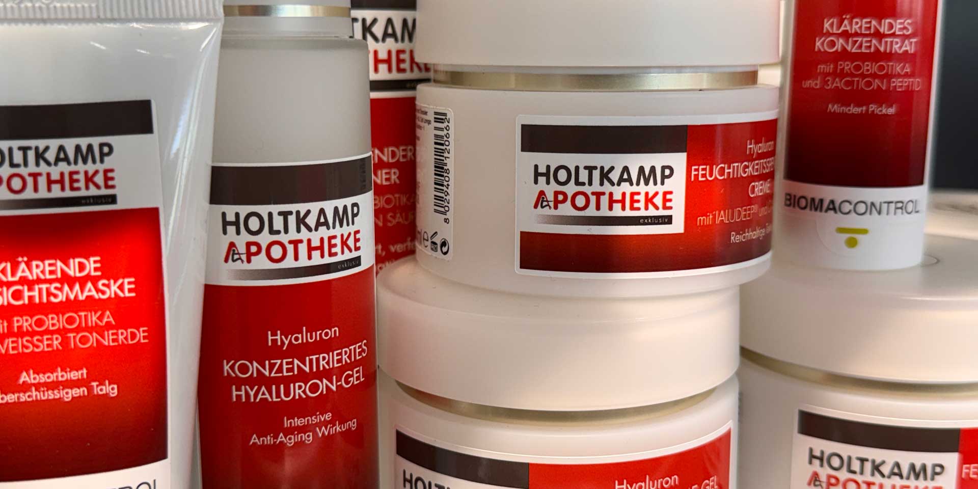 Hautpflegeprodukte von Holtkamp Apotheke in verschiedenen Verpackungen.